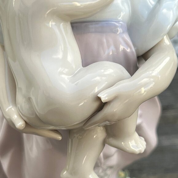 Lladro Figurine Playing Mom Girl With Baby & Flowers #6681 Retired with Box - Picture 4 of 16